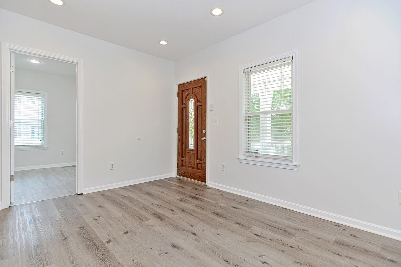 20 Russell St - Photo 3 of 23