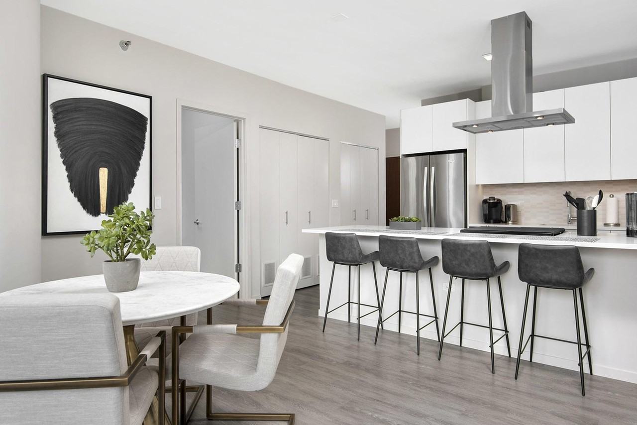 E Huron St #1306 - Photo 4 of 28