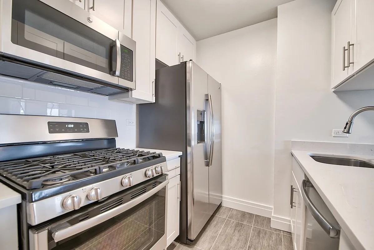 E 95th St C19B, New York, NY 10128 1 Bedroom Apartment for 3,880