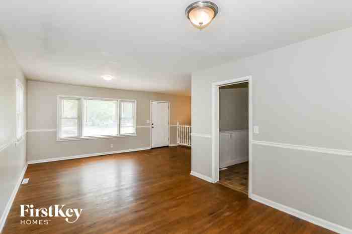 2502 Hillside Dr - Photo 3 of 16