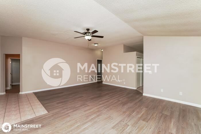 8142 Cameron Cay Ct - Photo 3 of 16