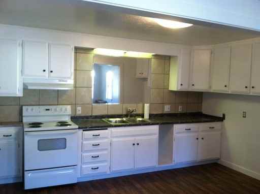 4423 Bush St - Photo 3 of 9