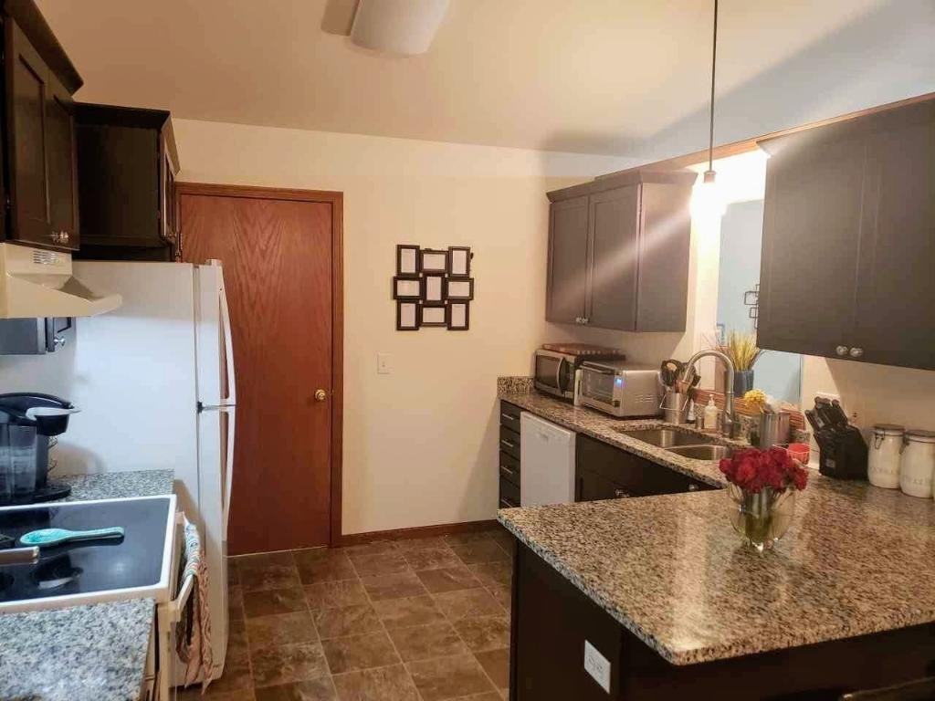 418 Nightingale Lane - Photo 3 of 13