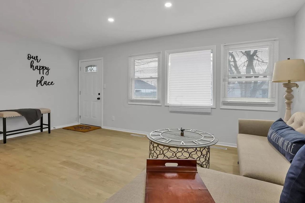 5228 Dexter Ave #NA - Photo 3 of 19