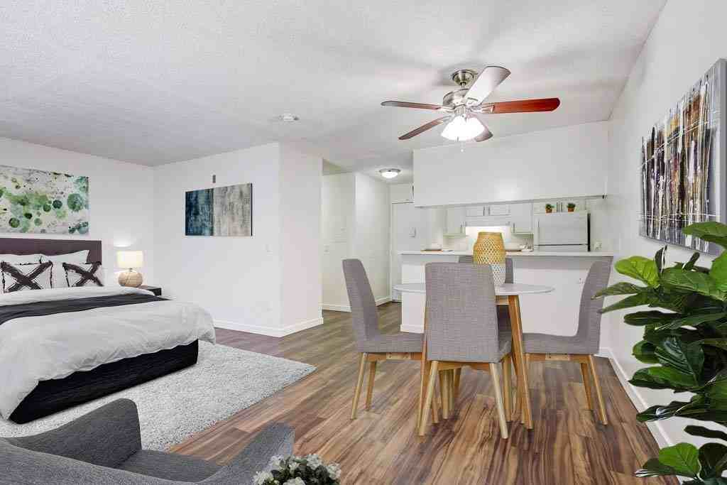 Sherway Villa - Photo 5 of 19