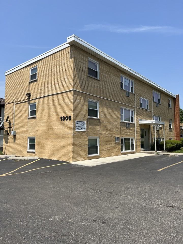 1306 East Roosevelt Road #2 - Photo 2 of 15