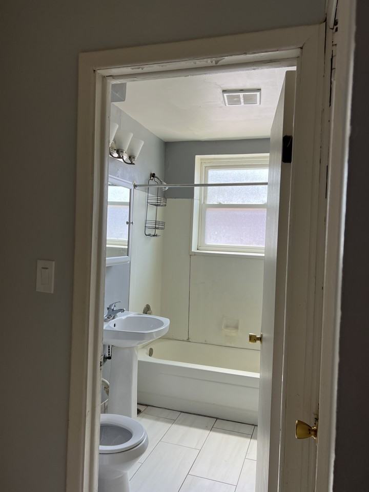 1306 East Roosevelt Road #2 - Photo 4 of 15