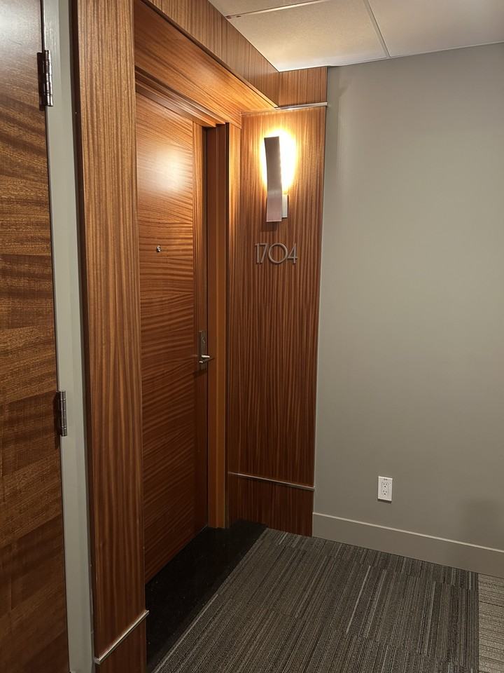 Stunning city & rive valley views 2 bed 2 bath condo*Fireplace*2