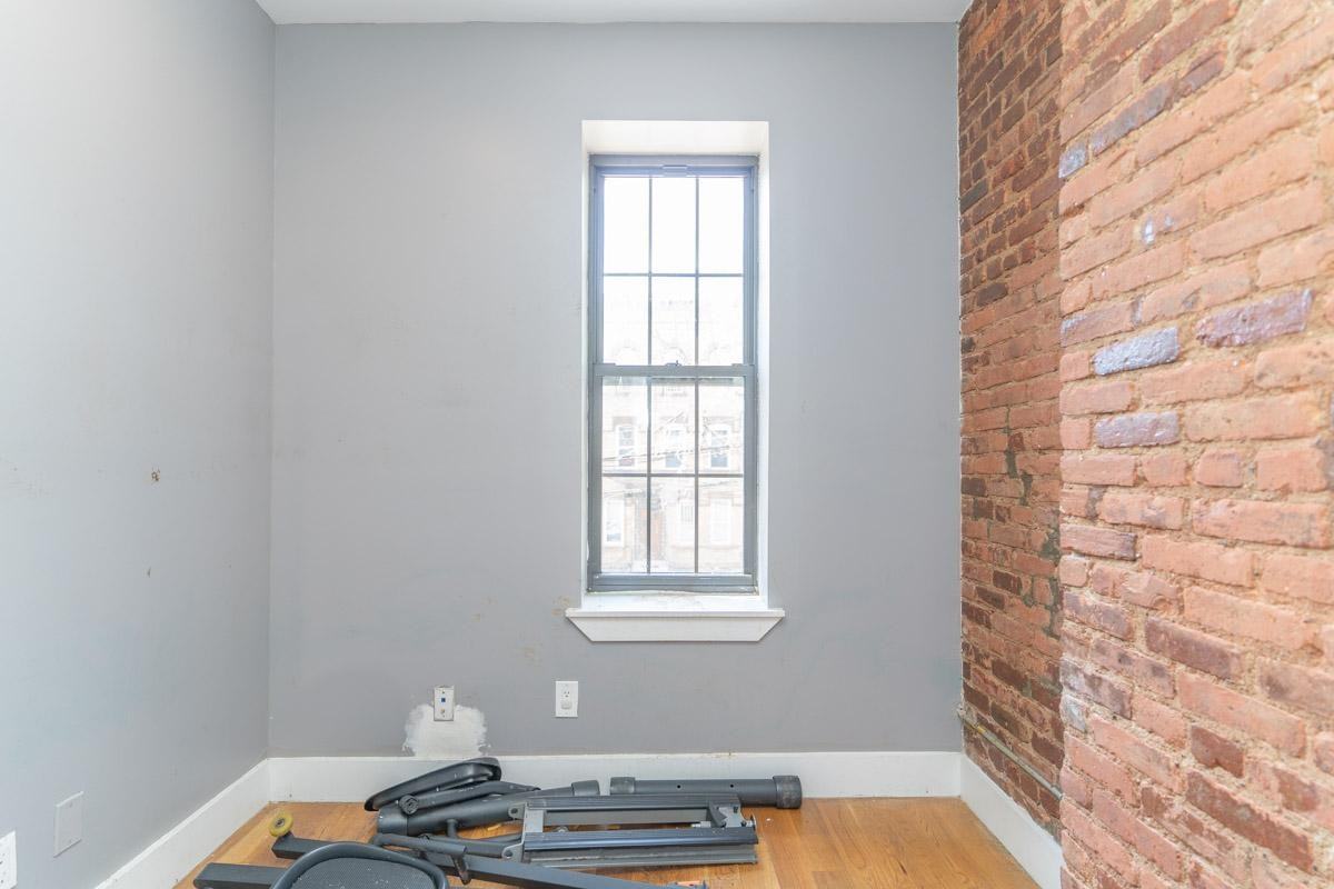1714 Linden St #2L - Photo 3 of 12