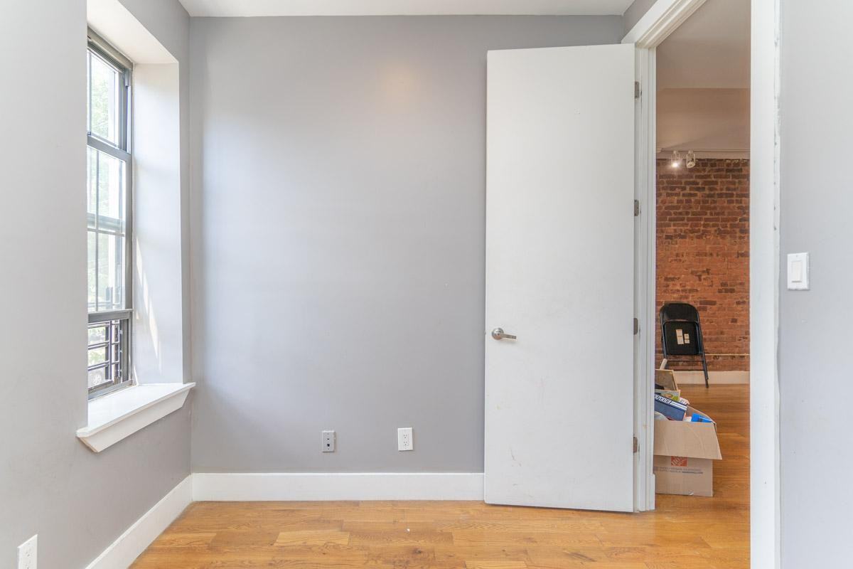 1714 Linden St #2L - Photo 6 of 12
