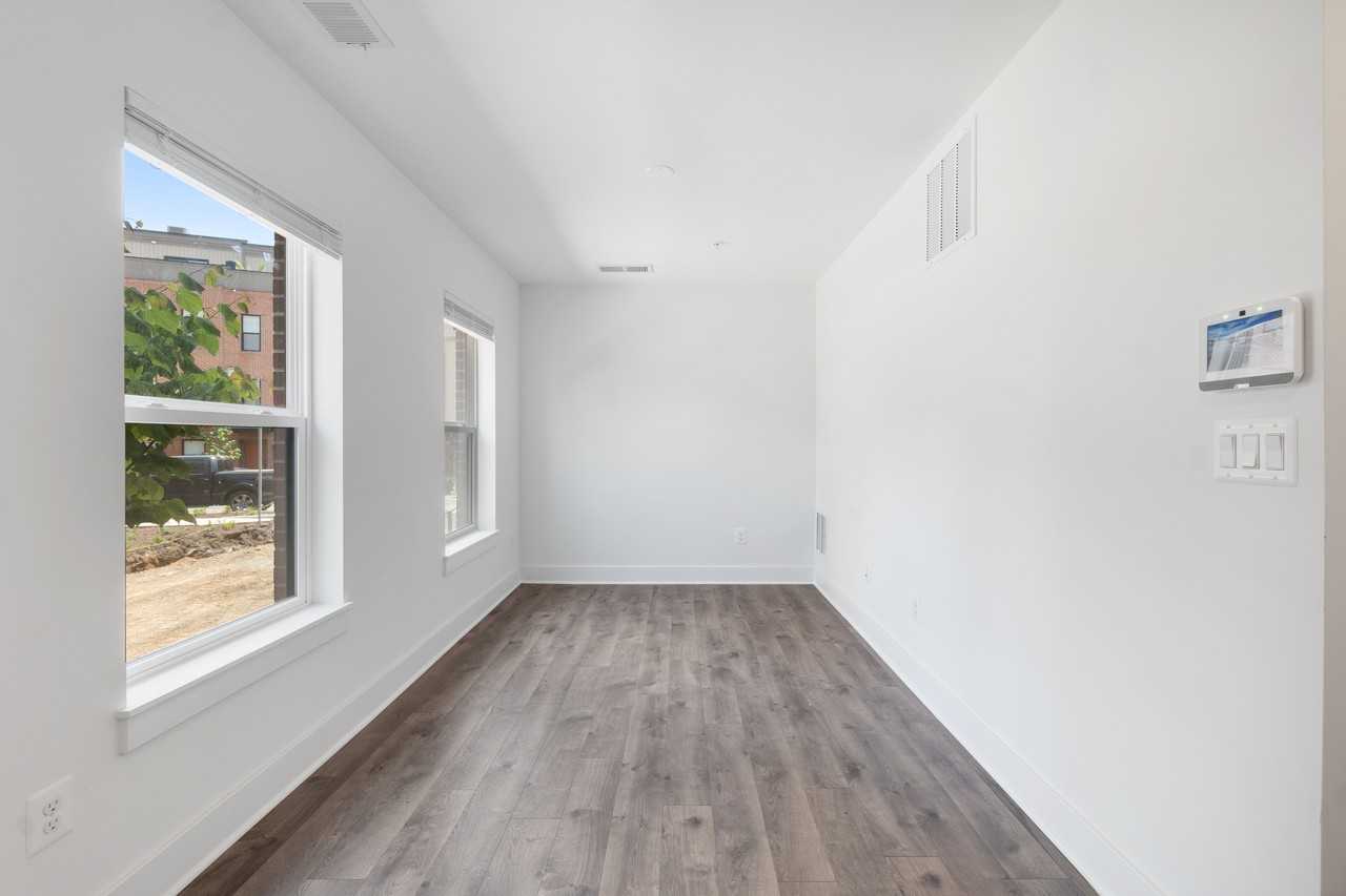 14 Mural Walk Ne - Photo 2 of 32