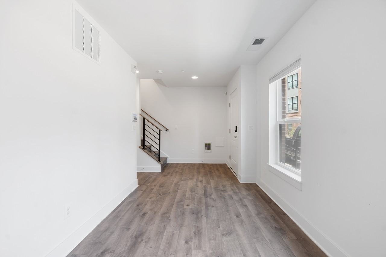 14 Mural Walk Ne - Photo 3 of 32