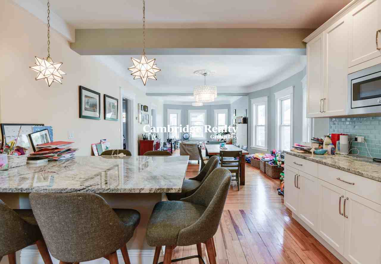 39 Windsor Rd - Photo 2 of 18