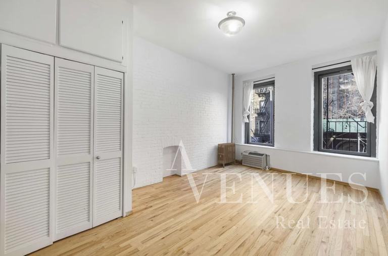 Broome St 4A, New York, NY 10013 1 Bedroom Apartment for 2,900/month