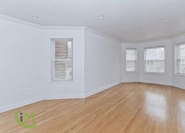 W Wellington Ave #02F - Photo 2 of 6