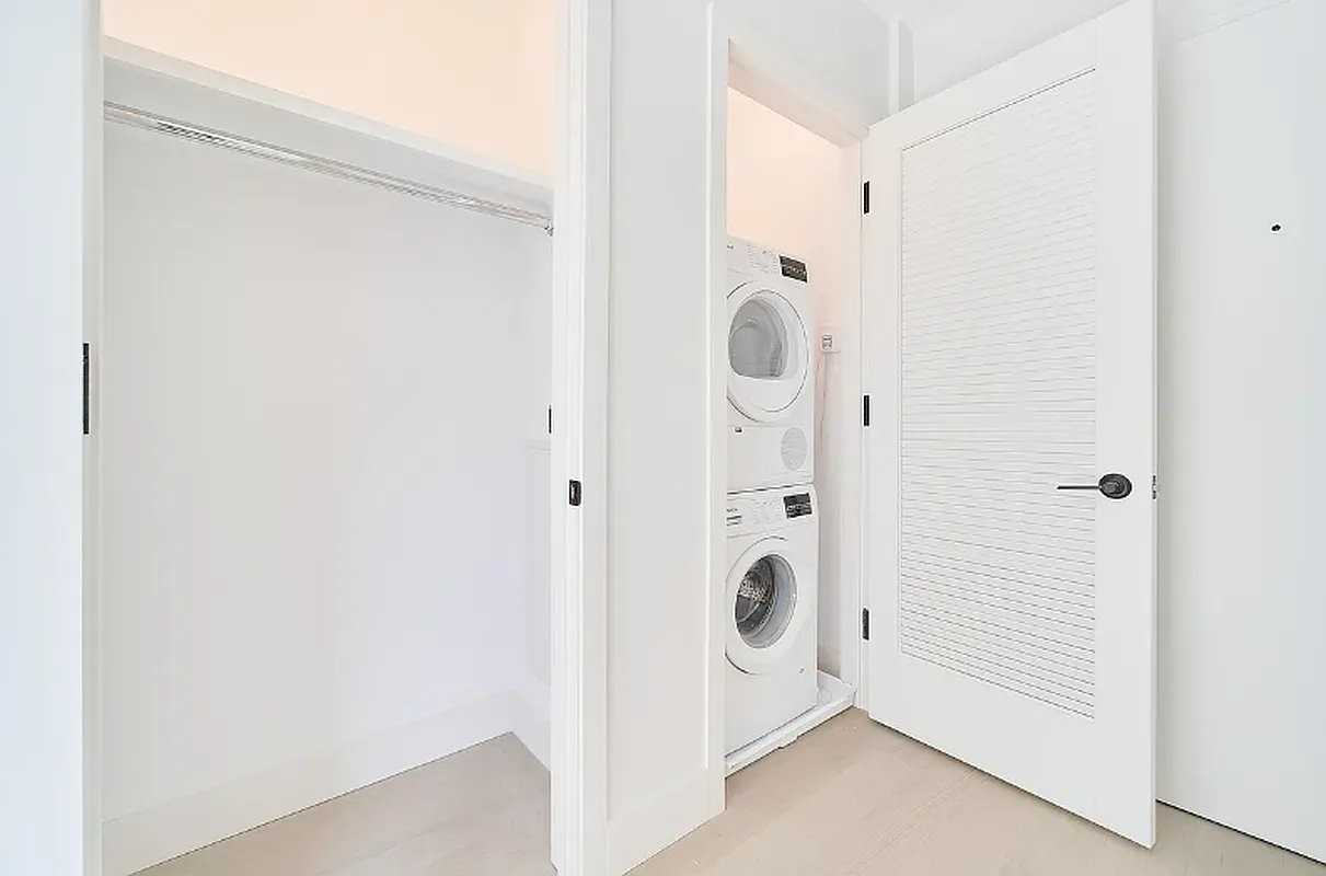 658 Driggs Ave #2E - Photo 3 of 9