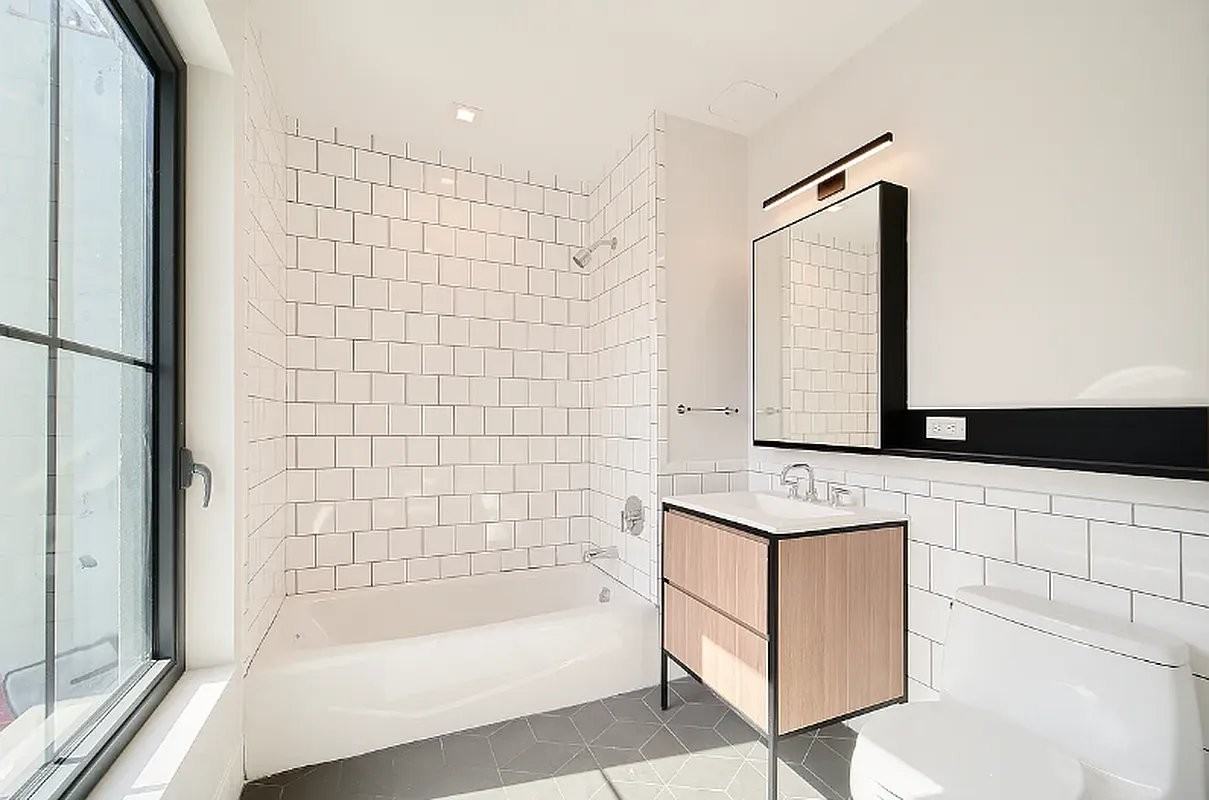 658 Driggs Ave #2E - Photo 4 of 9