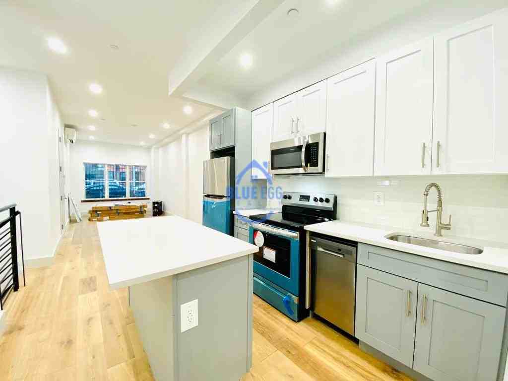 563A Lafayette Ave #1 - Photo 5 of 19