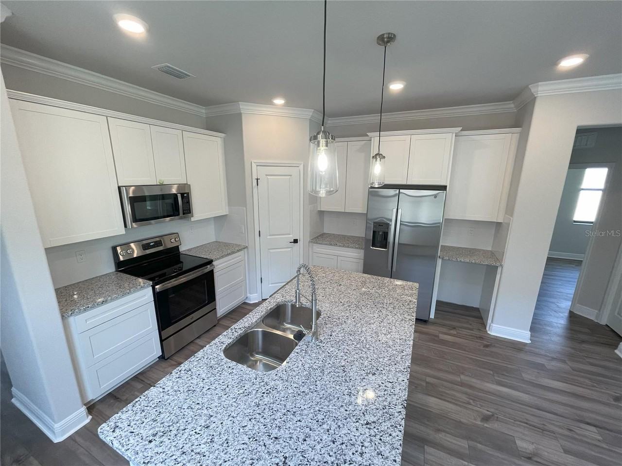 1437 N River Cir #1 - Photo 3 of 14