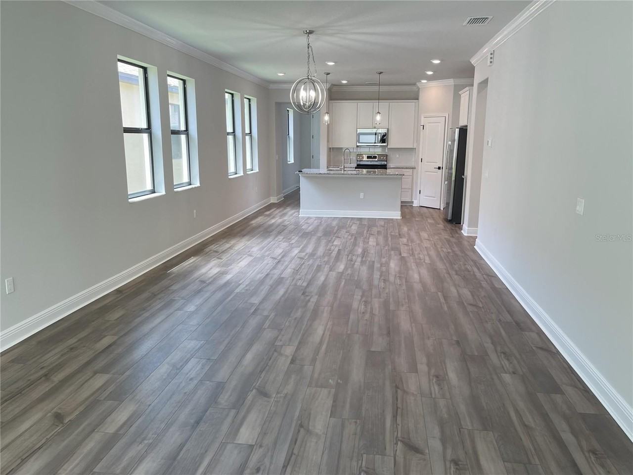 1437 N River Cir #1 - Photo 5 of 14