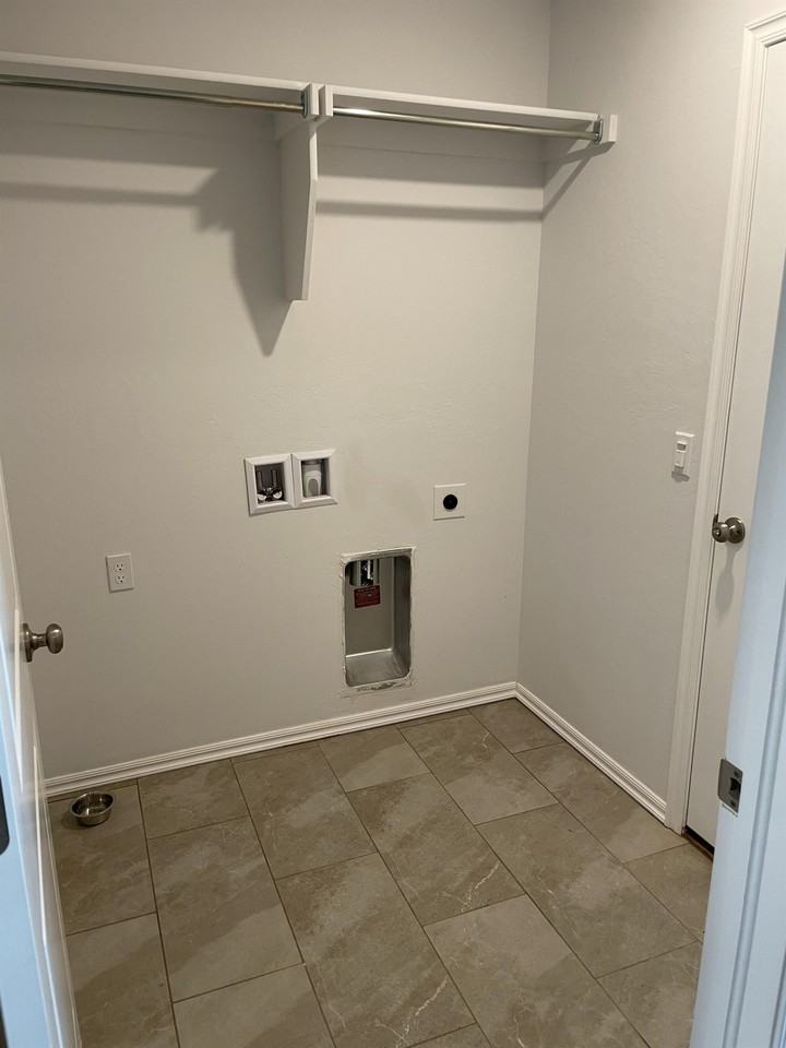 2544 Nw 199th St #1 - Photo 3 of 22