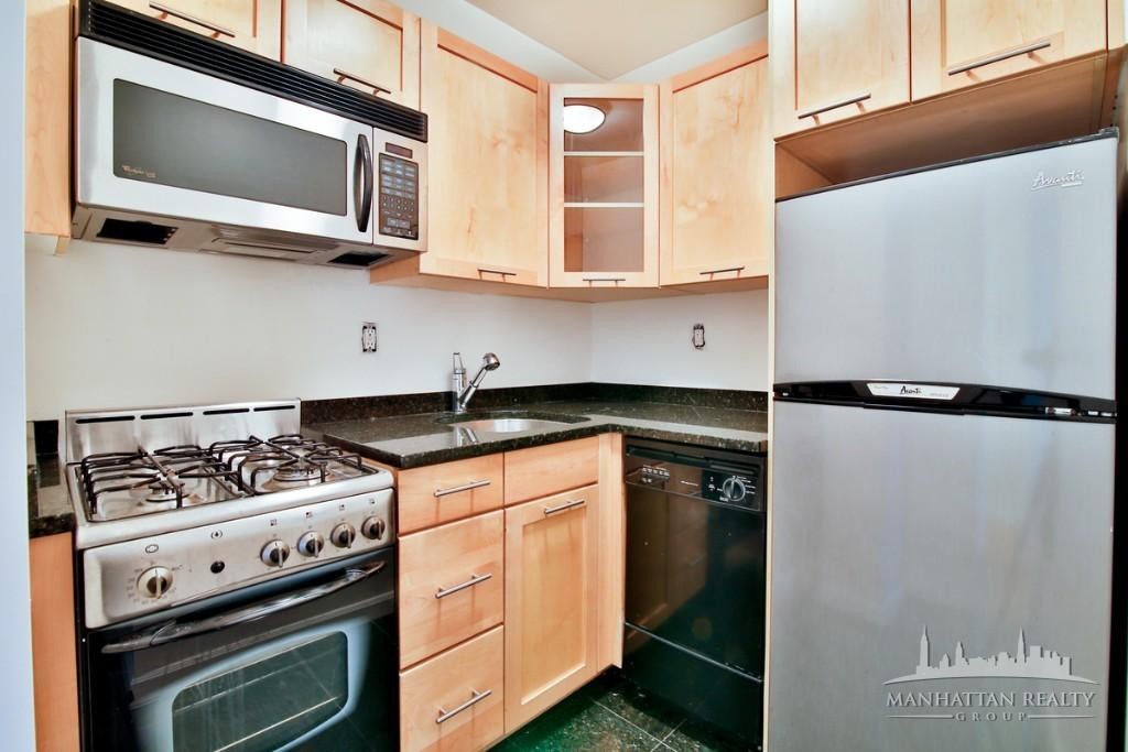 E 36th St & 3rd Ave #4K - Photo 4 of 8