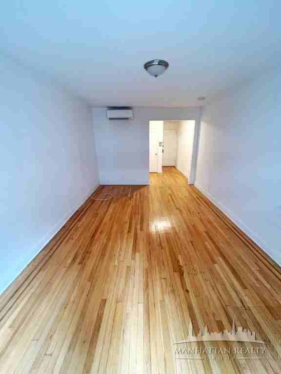 E 56th St #3C - Photo 2 of 8