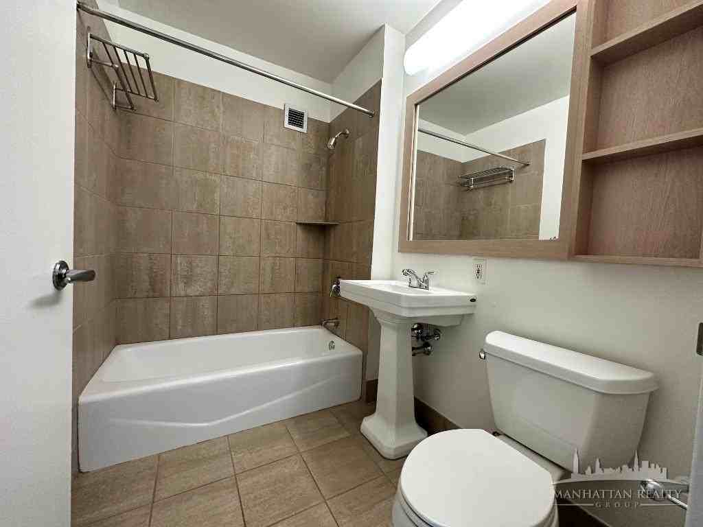 10th Ave #14H - Photo 4 of 10