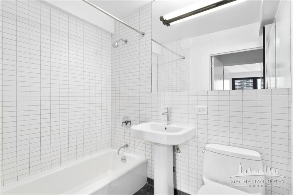 222 E 39th St #11C - Photo 2 of 7