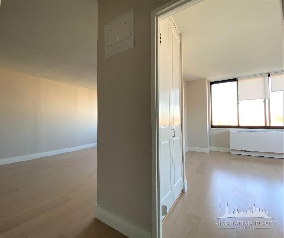 E 95th St 27J, New York, NY 10128 4 Bedroom Apartment for 6,800/month