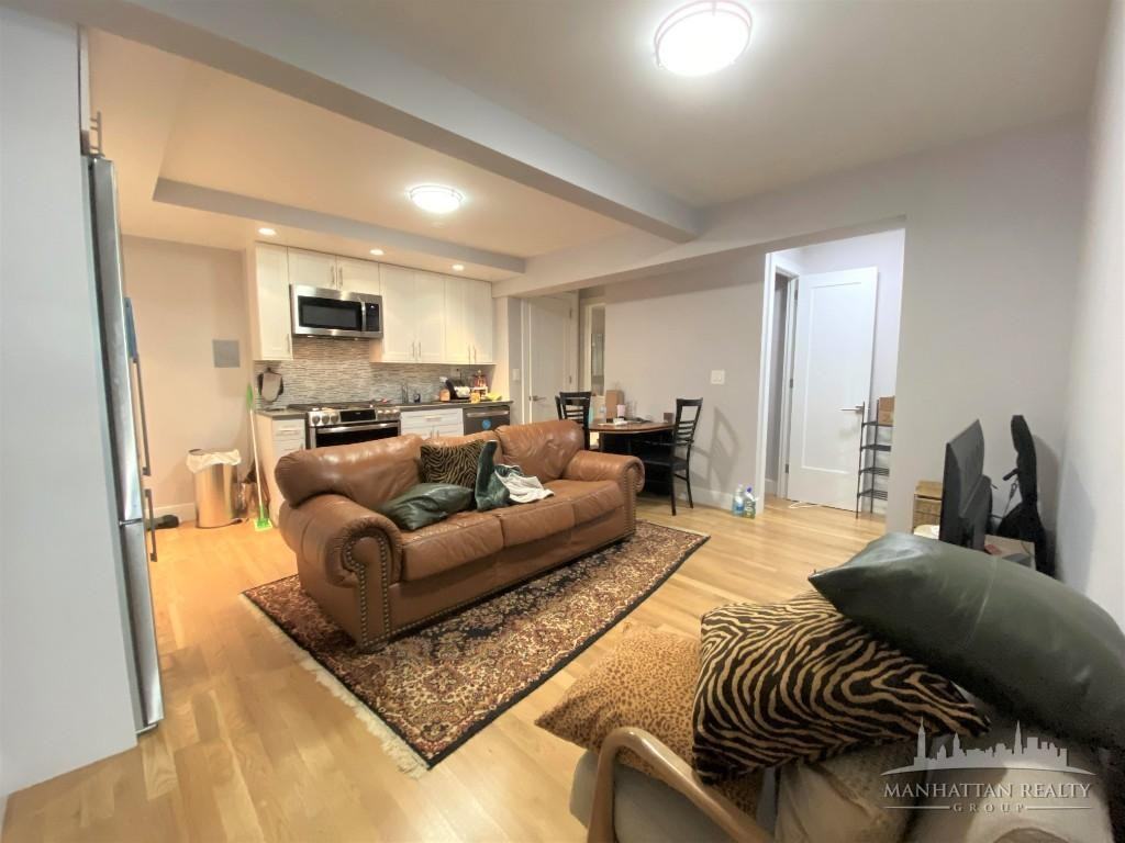 E 52nd St #2C, New York, NY 10022 3 Bedroom Apartment for $6,200/month ...