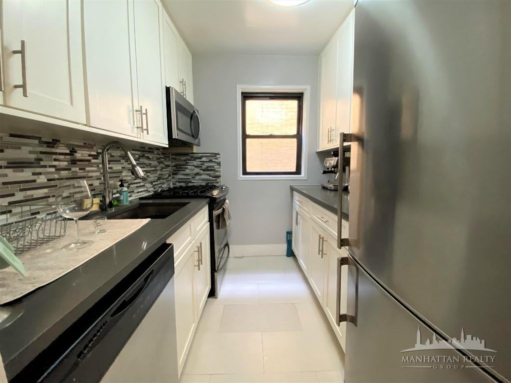 E 52nd St 6G, New York, NY 10022 2 Bedroom Apartment for 4,950/month