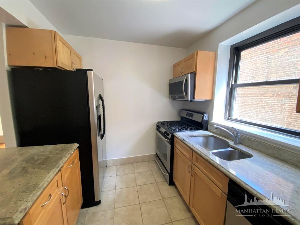 E 47th St #14C - Photo 2 of 14