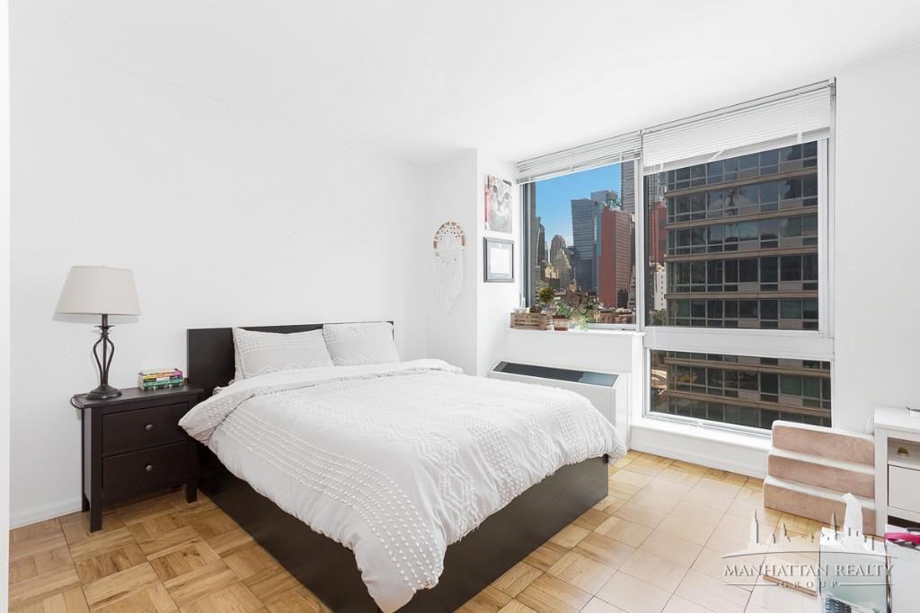 W 37th St #315 - Photo 5 of 11