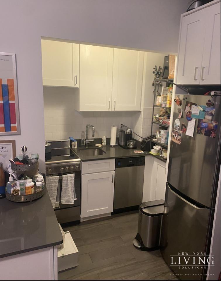 208 W 23rd St #909 - Photo 3 of 6