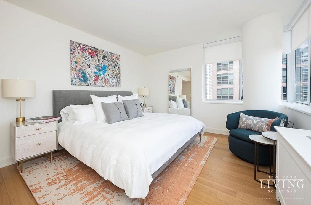 E 54th St #17A - Photo 2 of 10