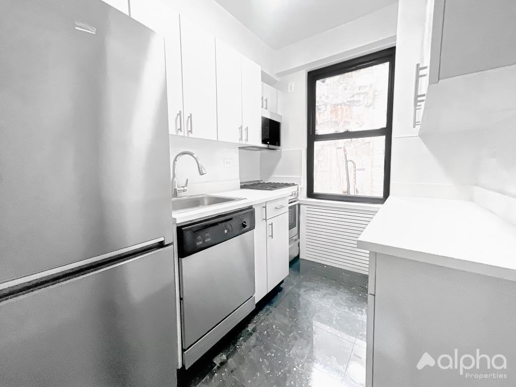 20 5th Ave #3G - Photo 3 of 8