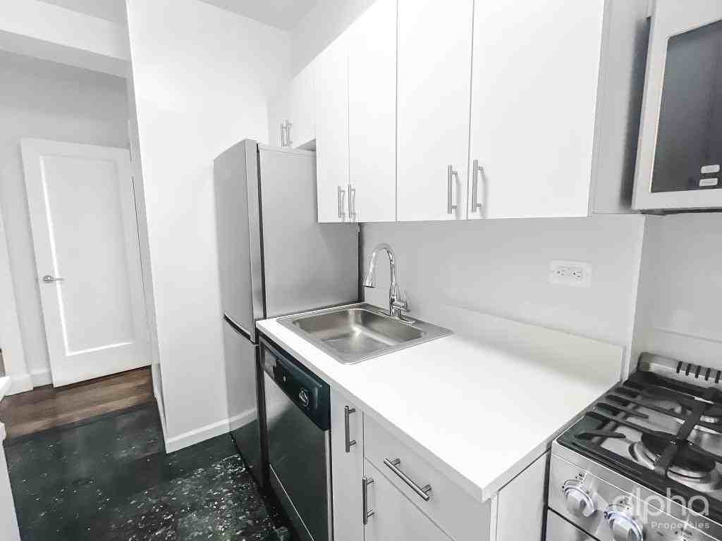 20 5th Ave #3G - Photo 4 of 8