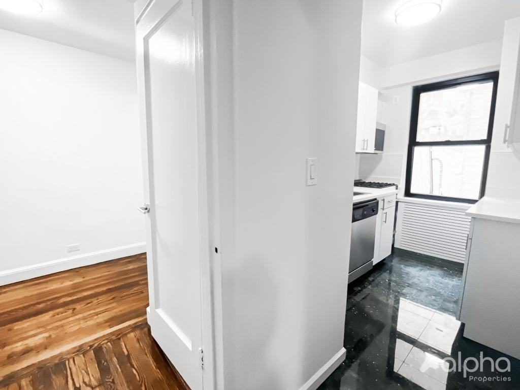 20 5th Ave #3G - Photo 6 of 8