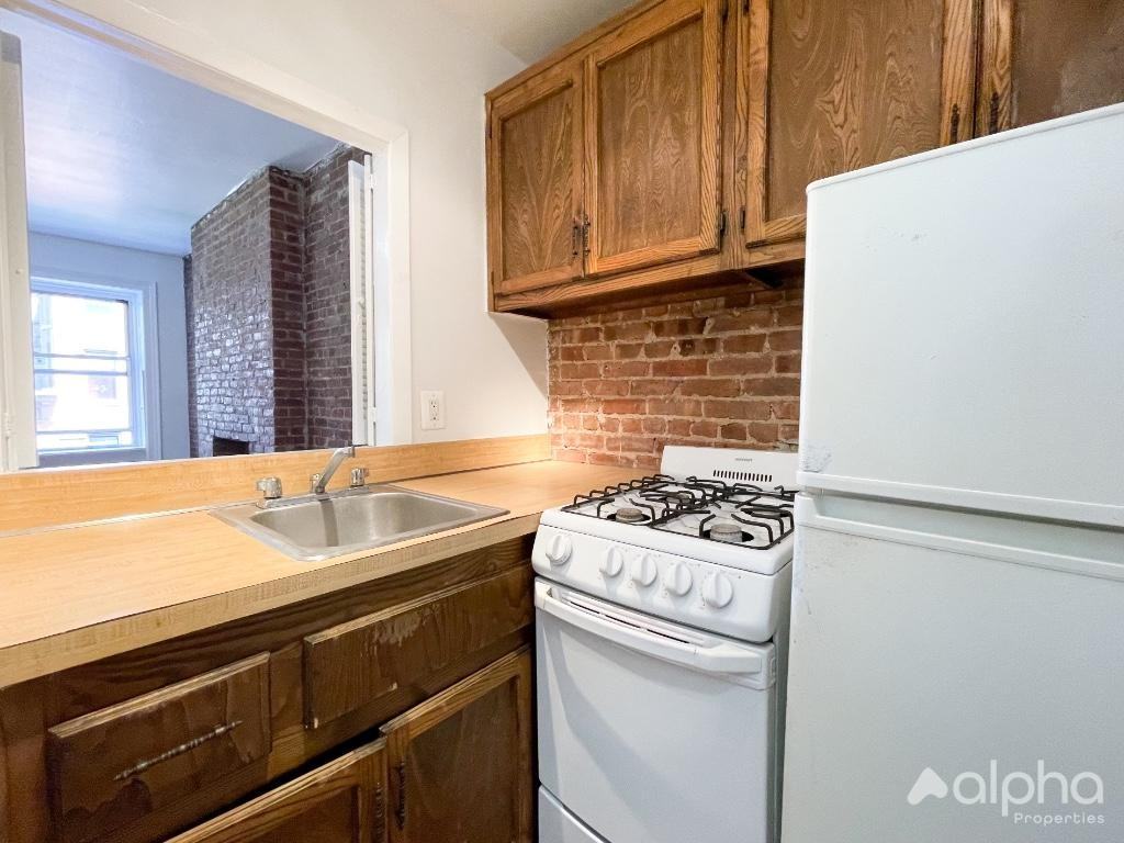 316 E 83rd St #3A - Photo 5 of 10