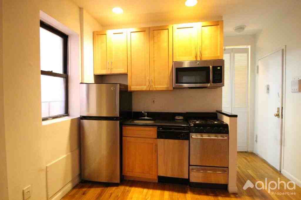 444 E 81st St #15 - Photo 3 of 4