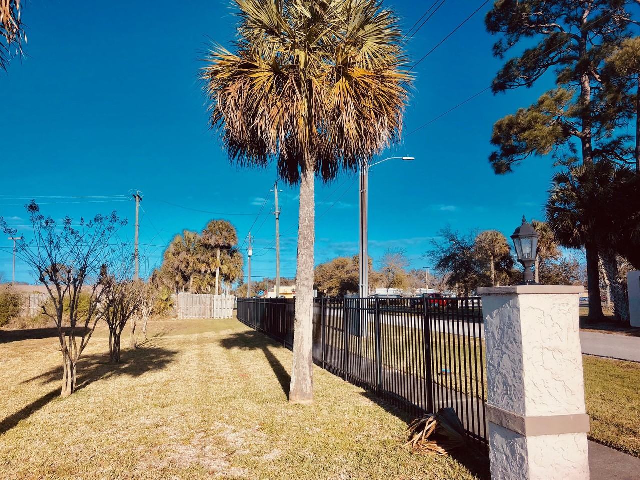 121 W Marion Ave Apt B8 #B8 - Photo 3 of 8