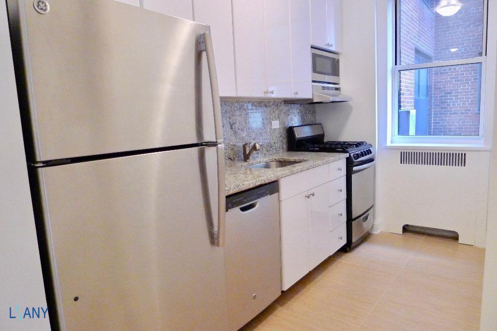 W 55th St #3A - Photo 3 of 5