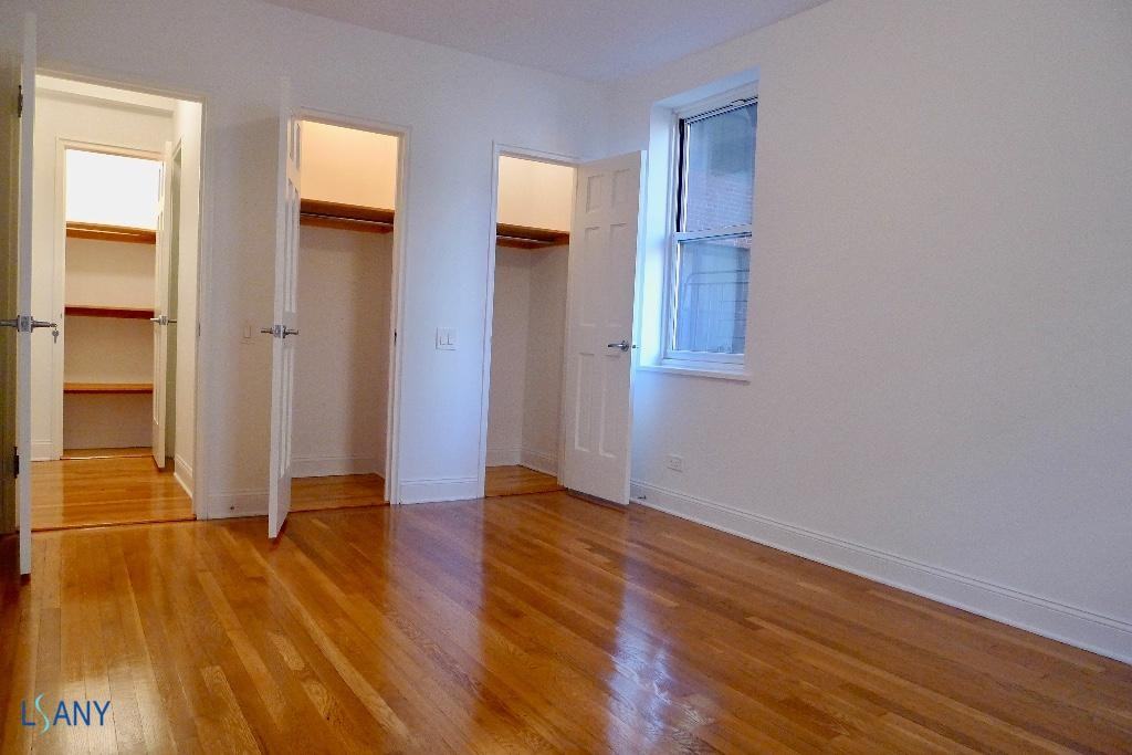 W 55th St #3A - Photo 4 of 5