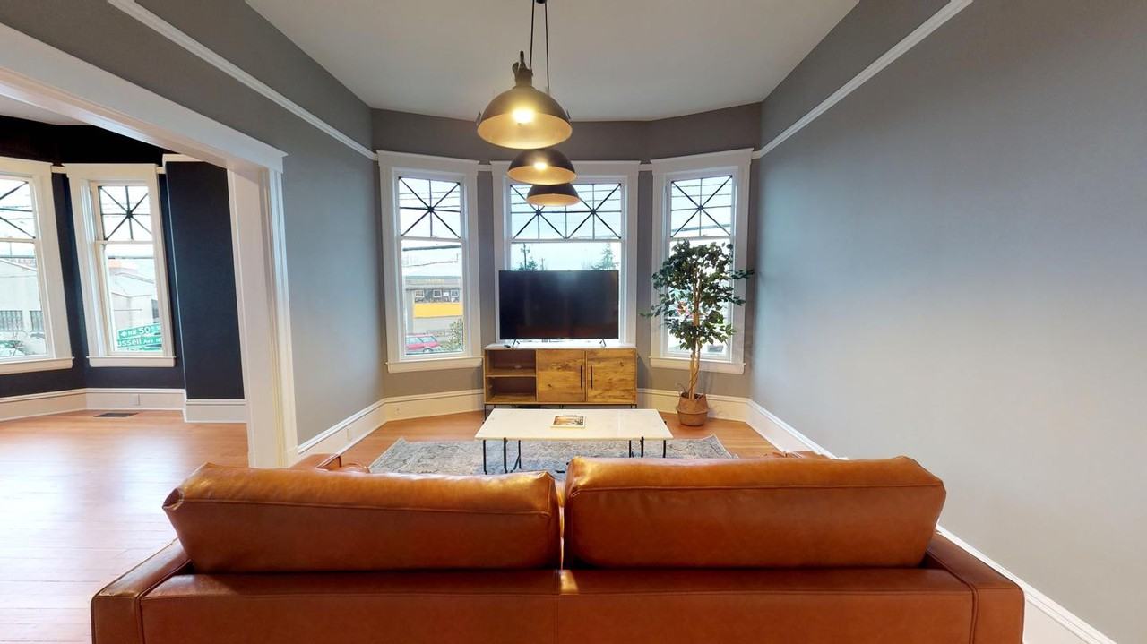 Stunning Ballard home with covered patio - Photo 2 of 15