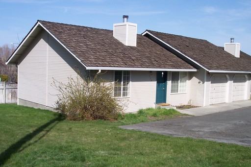 312 S 10th St - Photo 3 of 3