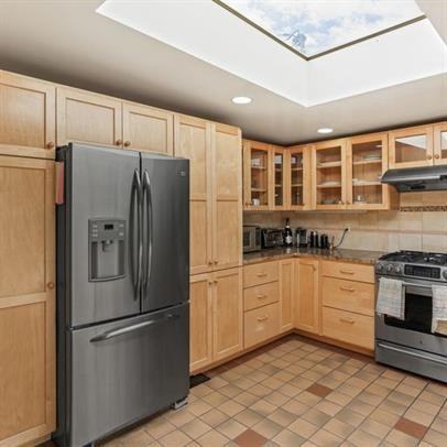 418 Center Pl - Photo 2 of 16