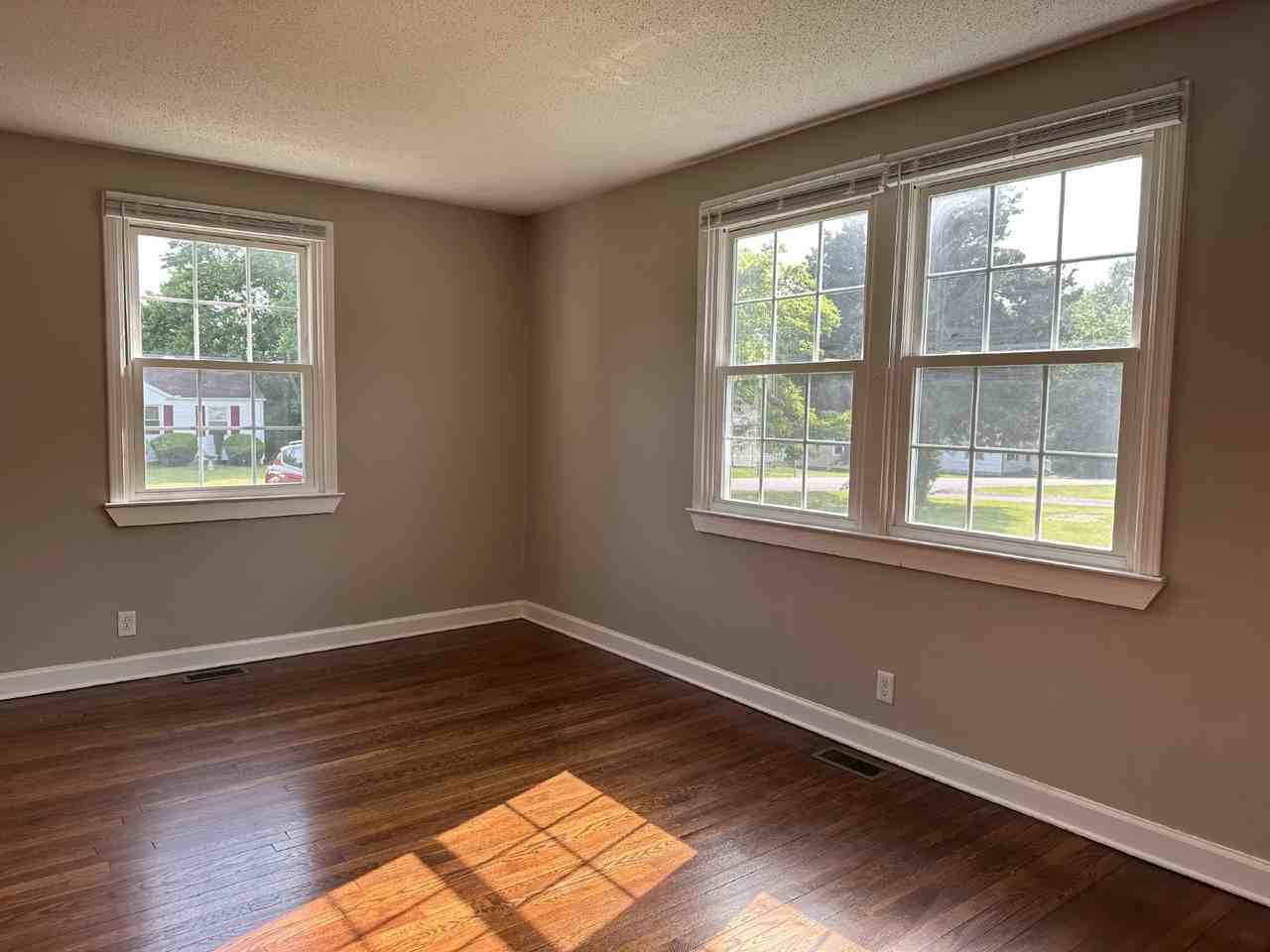 50 Maple St - Photo 5 of 12