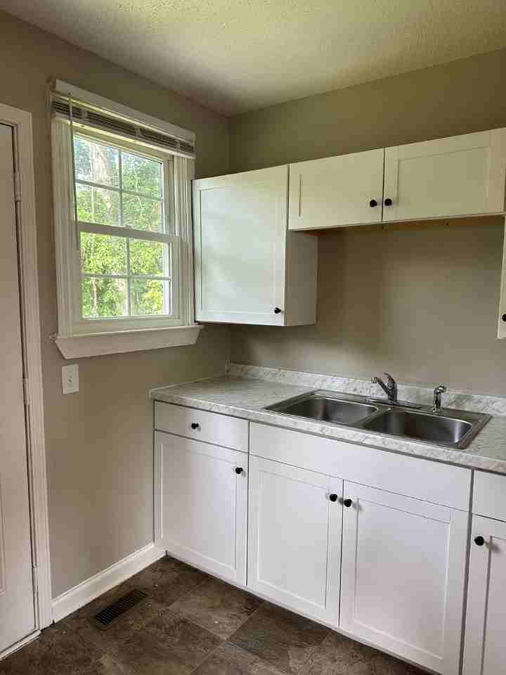 50 Maple St - Photo 7 of 12