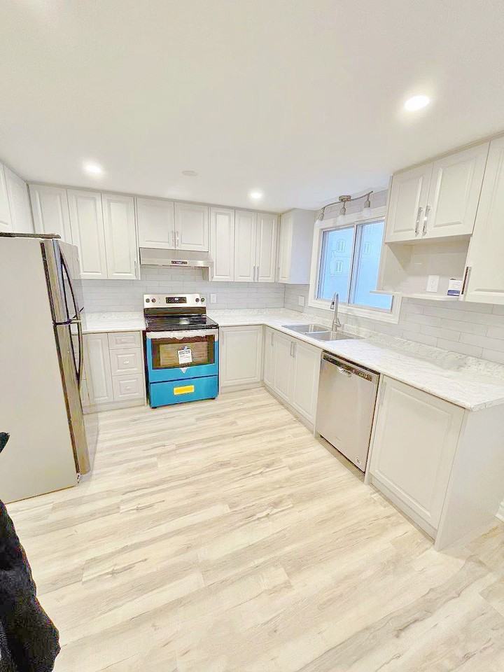 Rue Notre-Dame-de-l'île & Boulevard Sacré-Coeur #2 - Photo 3 of 19